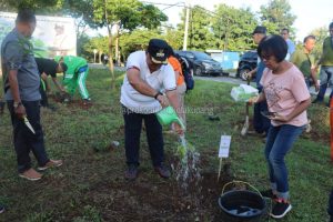 PJ. WALI KOTA DAN JAJARAN PEMKOT TANAM POHON DI SEPANJANG BOULEVARD JEMBATAN PETUK