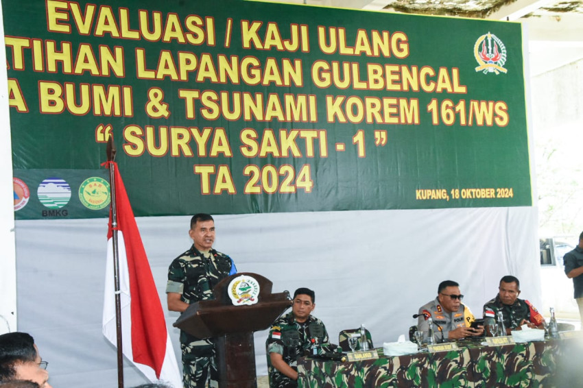 Pangdam IX/Udayana Tutup Latihan Lapangan Gulbencal Gempa Bumi dan Tsunami “Surya Sakti -1” Korem 161/WS Ta.2024