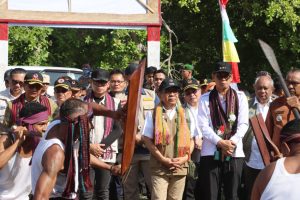 Kunjungi Adonara Barat, Menko Pratikno : Mari Jaga kerukunan Dalam Kebersamaan Karena Kita Semua Bersaudara