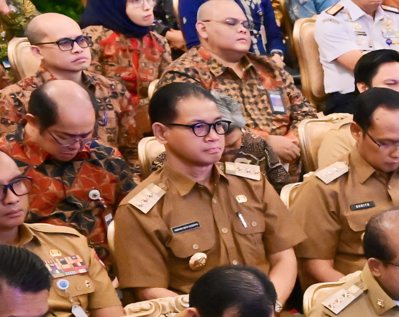 Pj Gubernur Hadiri Penyerahan DIPA dan Buku Alokasi TKD 2025 Serta Peluncuran Katalog Elektronik Versi 6 di Istana Negara