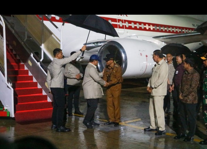 Pj. Gubernur NTT Andriko Susanto Jemput Kedatangan Presiden Prabowo di Bandara El Tari Kupang